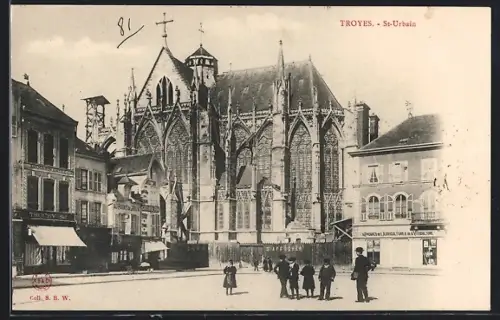 AK Troyes, Église Saint-Urbain et vie quotidienne sur la place