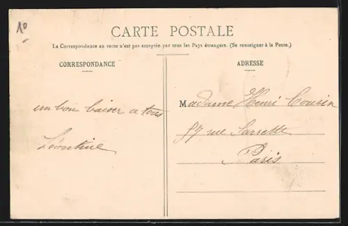 AK Troyes, Hôtel-Dieu et scène de rue animée