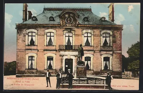 AK Brienne-le-Château /Aube, Hôtel de Ville et Statue de Bonaparte