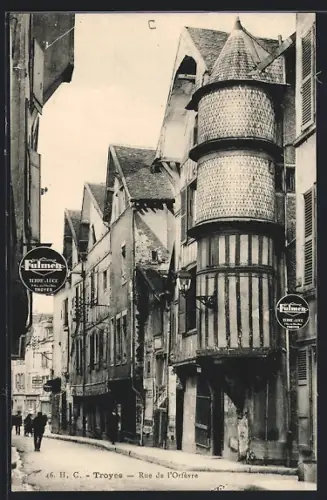 AK Troyes, Rue de l`Orfèvre avec maisons à colombages et enseignes Falmet