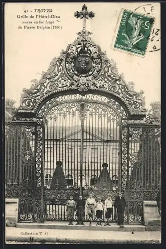 AK Troyes, Grille de l`Hôtel-Dieu, oeuvre en fer forgé de Pierre Delphin, 1780