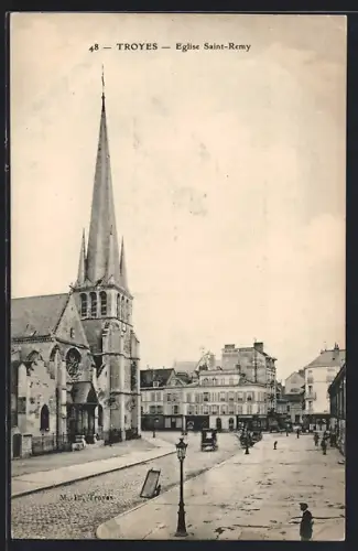 AK Troyes, Église Saint-Remy et place animée avec passants et voitures