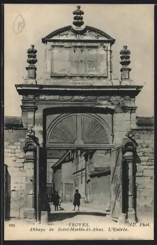 AK Troyes, Abbaye de Saint-Martin-ès-Aires, L`Entrée