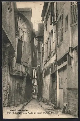 AK Troyes /Aube, La Ruelle des Chats, Vieilles Maisons