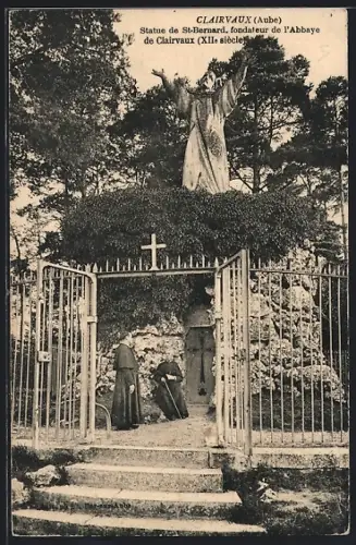 AK Clairvaux /Aube, Statue de St-Bernard, fondateur de l`Abbaye de Clairvaux, XIIe siècle