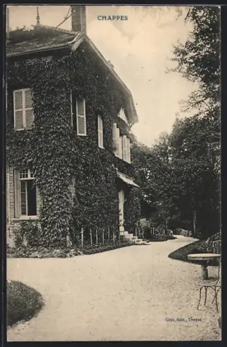 AK Chappes, Maison couverte de lierre avec allée ombragée
