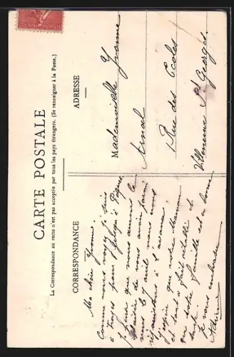 AK Troyes, Hôtel du Petit Troyen avec des personnes à l`entrée