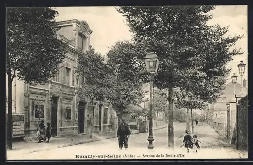 AK Romilly-sur-Seine /Aube, Avenue de la Boule-d`Or avec lampadaires et passants