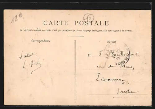 AK Mailly-le-Camp, Mairie et Écoles avec des habitants devant l`entrée