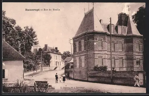 AK Ramerupt, Rue du Moulin avec bâtiments historiques et passants