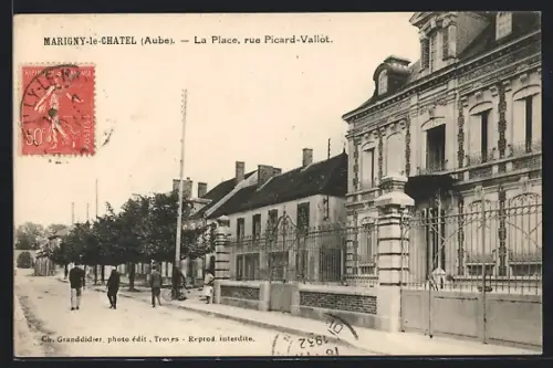 AK Marigny-le-Châtel /Aube, La Place, rue Picard-Vallot