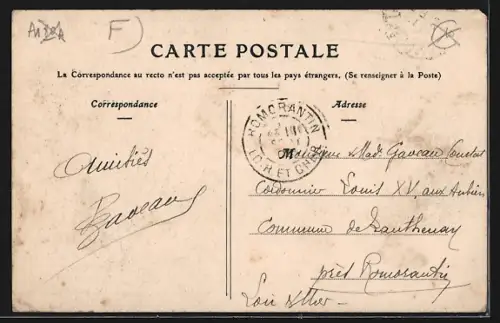 AK Lesmont /Aube, La Rue du Pont avec passants et maisons anciennes