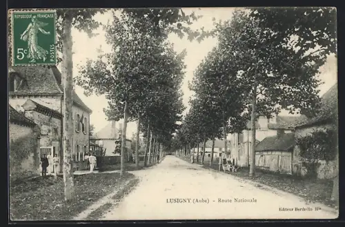AK Lusigny /Aube, Route Nationale avec maisons et arbres alignés