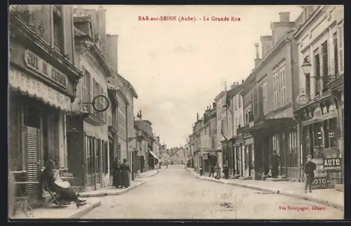 AK Bar-sur-Seine /Aube, La Grande Rue animée avec des passants et boutiques