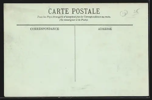 AK Troyes, La Rue de la République animée avec passants et commerces