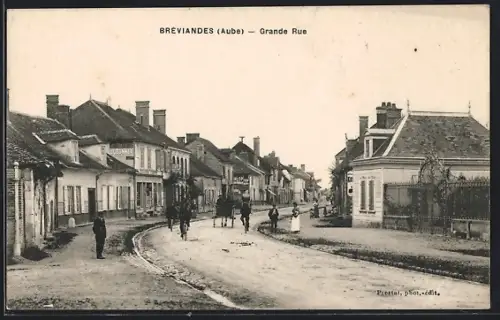 AK Bréviandes /Aube, Grande Rue avec passants et maisons typiques