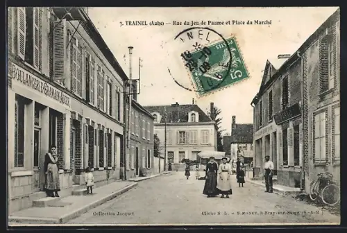 AK Trainel /Aube, Rue du Jeu de Paume et Place du Marché animées