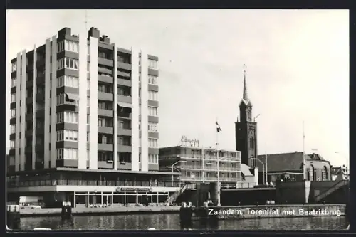 AK Zaandam, Torenflat met Beatrixbrug