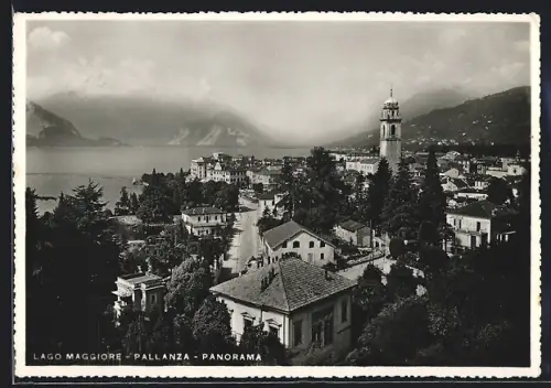 AK Pallanza /Lago Maggiore, Panorama mit Strassenpartie