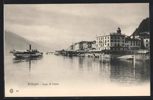 AK Bellagio /Lago di Como, Ortspanorama mit Dampfer