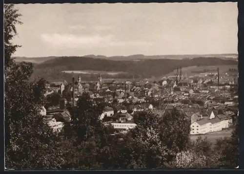 AK Hof an der Saale, Stadtpanorama mit Kirchen und Fabrikschornsteinen