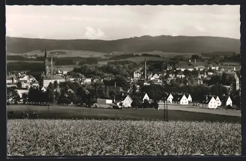 AK Münchberg /Ofr., Stadtansicht mit Kirche und Wohnhäusern