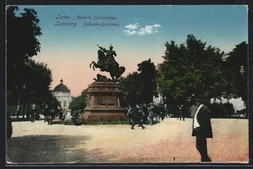 AK Lemberg, Sobieski-Denkmal mit Passanten