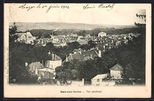 AK Bar-sur-Seine, Vue générale du village et des environs boisés