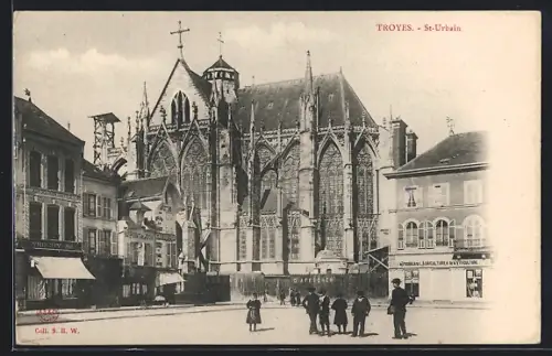 AK Troyes, Église de St-Urbain et place animée