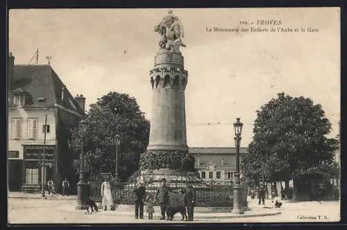 AK Troyes, Le Monument des Enfants de l`Aube et la Gare