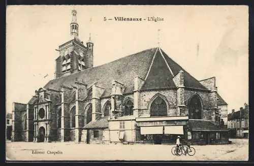 AK Villenauxe, L`église et cycliste à l`avant-plan