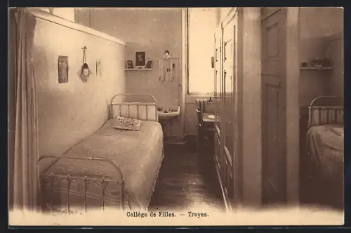 AK Troyes, Intérieur du dortoir au Collège de Filles