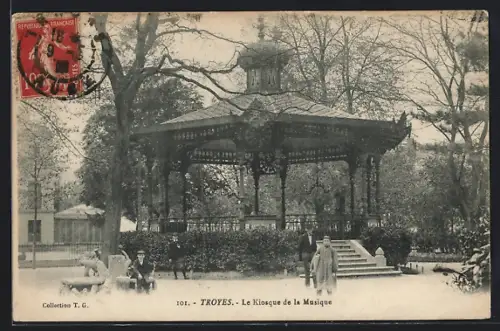 AK Troyes, Le Kiosque de la Musique dans un parc arboré