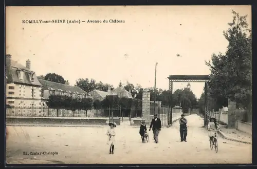 AK Romilly-sur-Seine /Aube, Avenue du Château et habitants se promenant