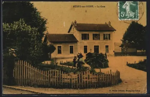 AK Mussy-sur-Seine, La Gare avec jardin et clôture en bois