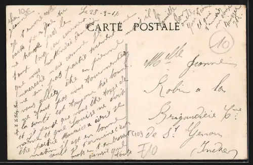 AK Nogent-sur-Seine, La Gare et groupe de personnes devant la station