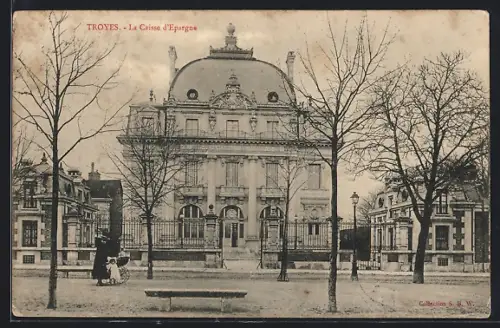 AK Troyes, La Caisse d`Épargne et promenade ombragée en hiver