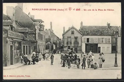 AK Romilly-sur-Seine /Aube, Un coin de la Place de l`Union