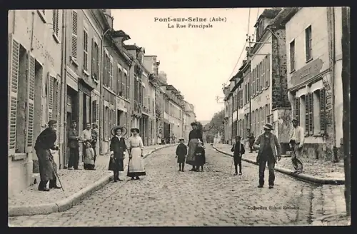AK Pont-sur-Seine /Aube, La Rue Principale avec des habitants en promenade