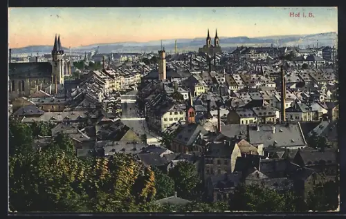 AK Hof i. B., Stadtansicht mit Kirchen und Fabrikschornsteinen