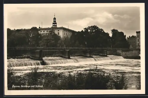 AK Dessau, Gestänge mit Schloss