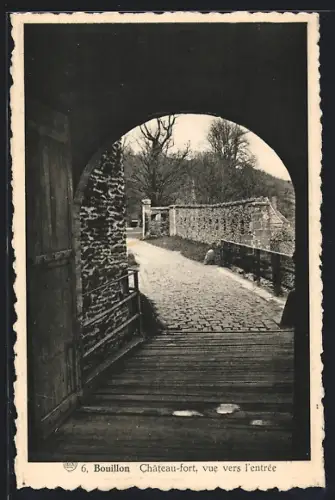 AK Bouillon, Château-fort, vue vers l`entrée