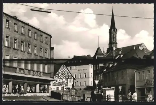 AK Münchberg in Bayern, Stadtkern mit Geschäften und Kirche
