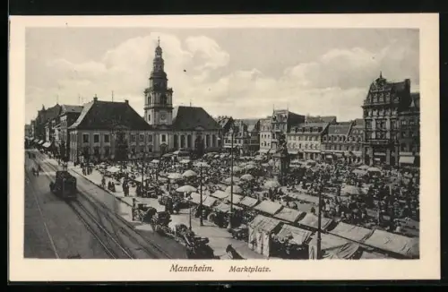 AK Mannheim, Marktplatz mit Strassenbahn