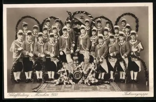 AK München, Fahnengruppe beim Schäfflertanz 1935