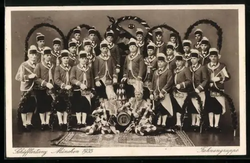 AK München, Fahnengruppe beim Schäfflertanz 1935
