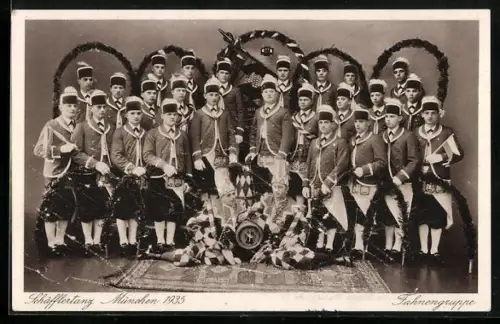 AK München, Fahnengruppe beim Schäfflertanz 1935
