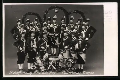 AK München, Schäfflertanz, Reifschwung-Gruppe