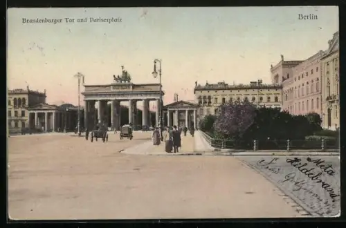 AK Berlin, Brandenburger Tor und Pariserplatz mit Passanten