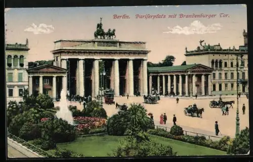 AK Berlin, Brandenburger Tor vom Pariser Platz aus gesehen